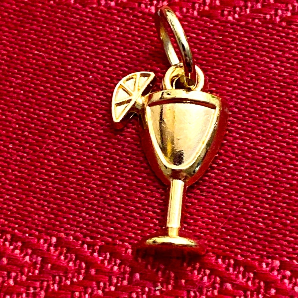 5/$10❤️❤️❤️NEW ROSE GOLD TONED ALLOY COCKTAIL CHARM PENDANT
